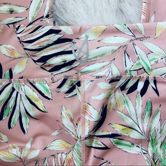 NWT {MINKPINK} Tropical Palm Print Leggings Small - Picture 7 of 8